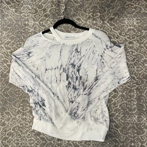 Adorable cut out feature on a thin sweatshirt very soft